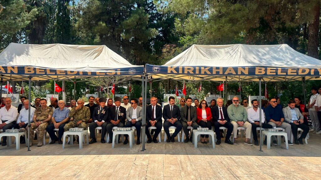Kırıkhan’da 15 Temmuz Anma Programı: İlçe Protokolünden Şehitliğe Anlamlı Ziyaret