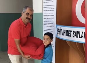 Şehit Amcasının Adını Taşıdığı Okula Türk Bayrağıyla Başladı